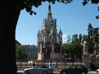 DSCF5387  Monument Brunswick : il abrite le tombeau du duc Charles II de Brunswick qui légua sa fortune à la ville de Genève avec la condition de lui ériger la réplique du mausolée des Scaligeri à Vérone.