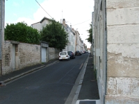 DSCF4963  La rue du 4 août : le chemin de la boulangerie.