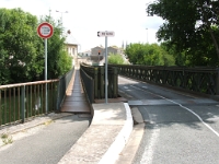 DSCF4981  Seule la passerelle de gauche piétonne existait.