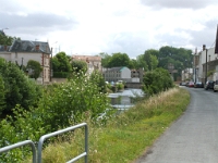 DSCF4985  Là ce n'est pas la Sèvres, mais un canal parrallèle vers le port et les chamoiseries Boinot (aufond)